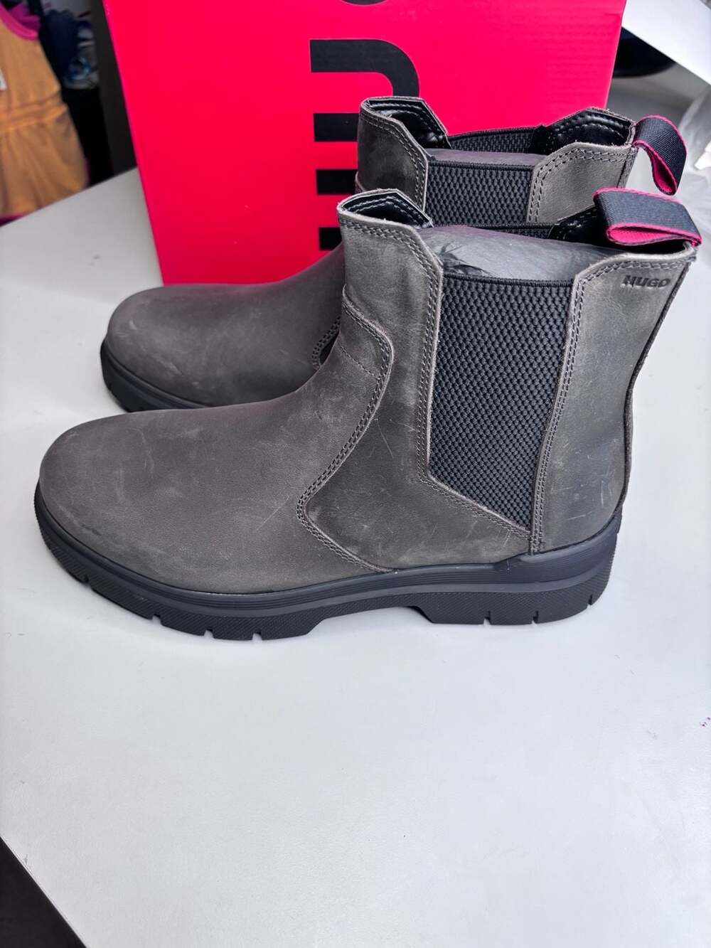 HUGO Men's Ryan Chelsea Boots in Medium Grey size 9